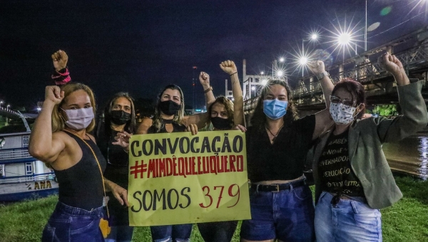 Professores que aguardam convocação do governo realizam ato solidário e dizem: “convocação já”; Assembleia realiza audiência dia 9 para discutir o assunto